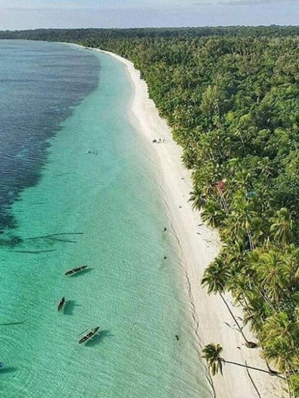 Pantai Ngurbloat, Kepulauan Kei, Maluku. (ammalakoey/Instagram)