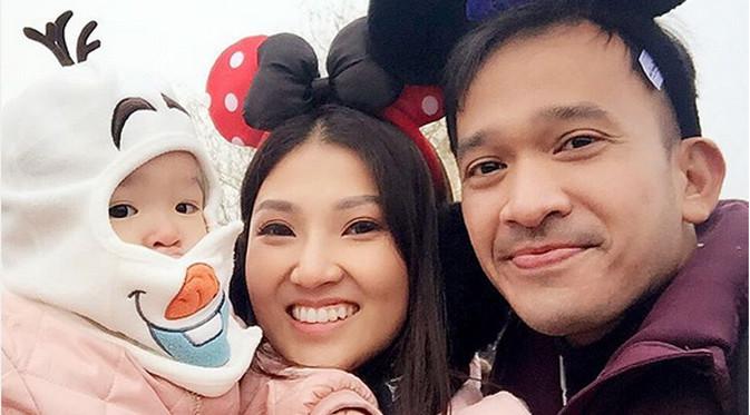 Keharmonisan keluarga Ruben Onsu dan Sarwendah sering membuat iri netizen. Begitu juga saat Ruben bersama keluarganya merayakan liburan di Asterdam dan Paris, Perancis. (Instagram/ruben_onsu)