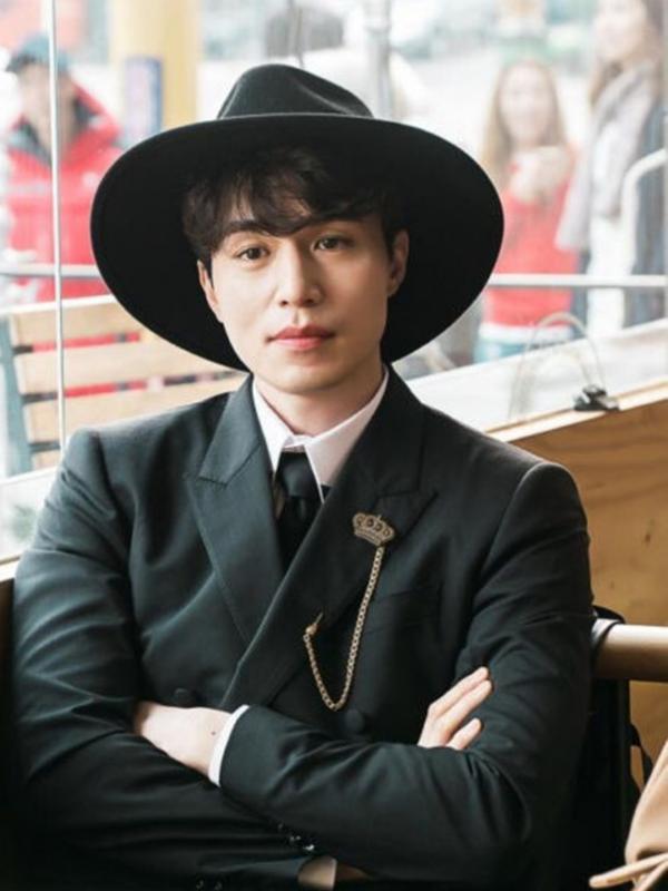 Lee Dong Wook di drama Goblin. (via The Inquisitr)