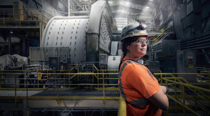  Jordan Ainsworth, operator pabrik.| foto : The Guardian