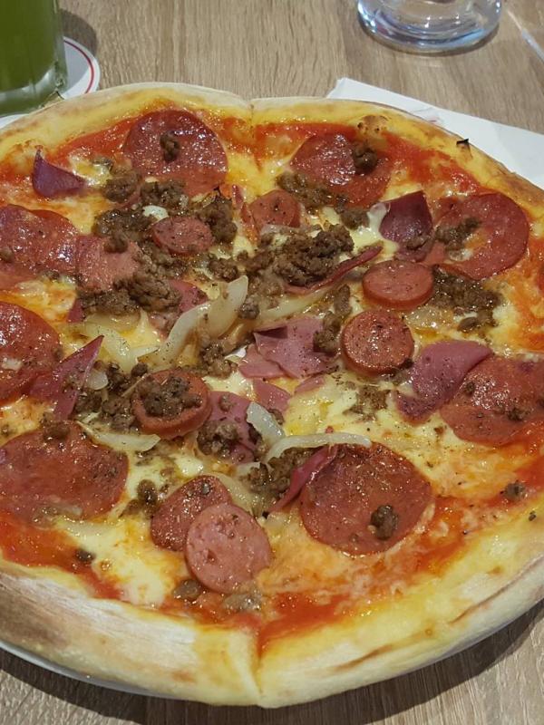 Pizza di Popolamama. (zoid4128/Instagram)