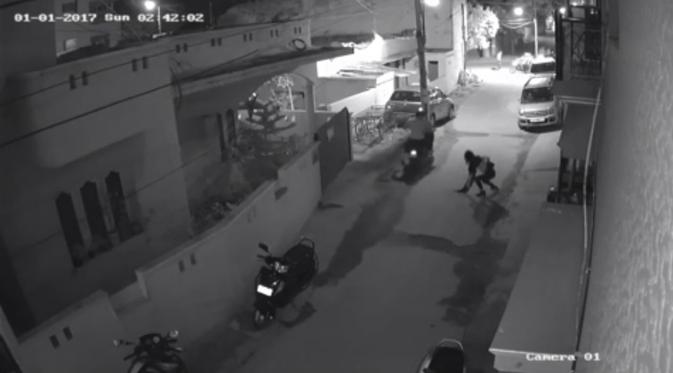 Rekaman CCTV ungkap aksi 'horor' pelecehan seksual di India (BBC)