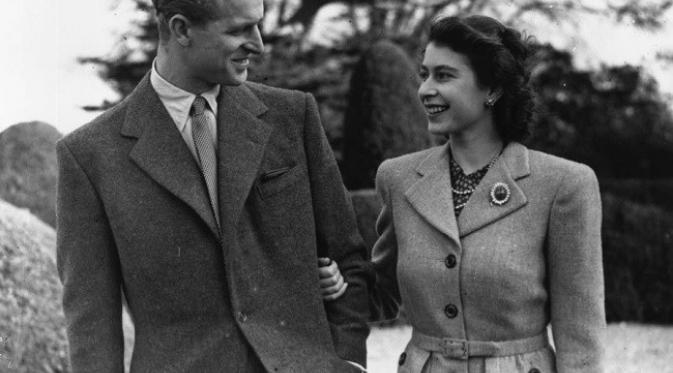 Foto Romantis Ratu Elizabeth dan Pangeran Philip di Tahun 1947 (Foto: Express.co.uk)