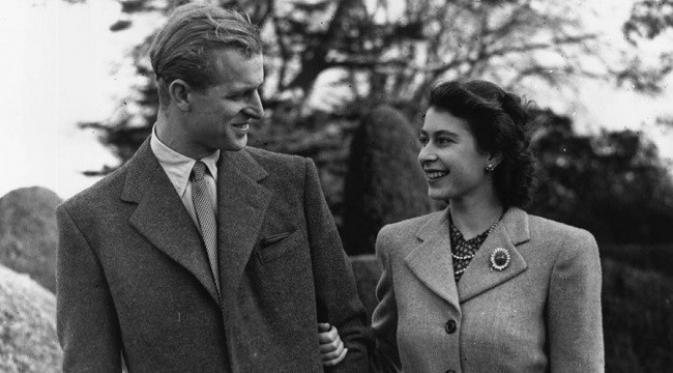 Foto Romantis Ratu Elizabeth dan Pangeran Philip di Tahun 1947 (Foto: Express.co.uk)