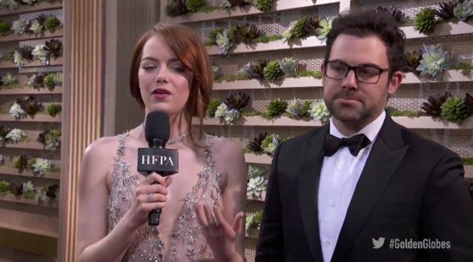 Emma Stone dan adiknya saat menghadiri The Golden Globe Awards 2017 (Twitter)