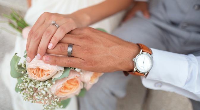 Peneliti dari University of Utah mengungkap usia ideal untuk menikah yang terbebas dari drama perceraian. (Foto: unsplash.com)