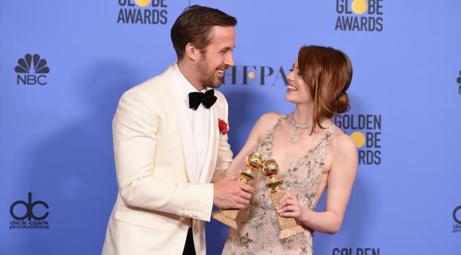 Main di film La La Land, Ryan Gosling dan Emma Stone menang di Golden Globes 2017. (AFP/Bintang.com)