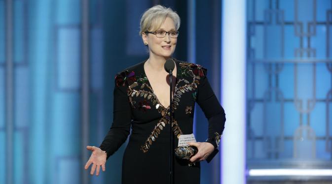 Meryl Streep saat menerima Cecil B. DeMille Award di Golden Globe ke-74