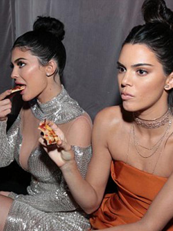 Kylie dan Kendall Jenner terlibat sebuah pertengkaran. (Foto: Dailymail)