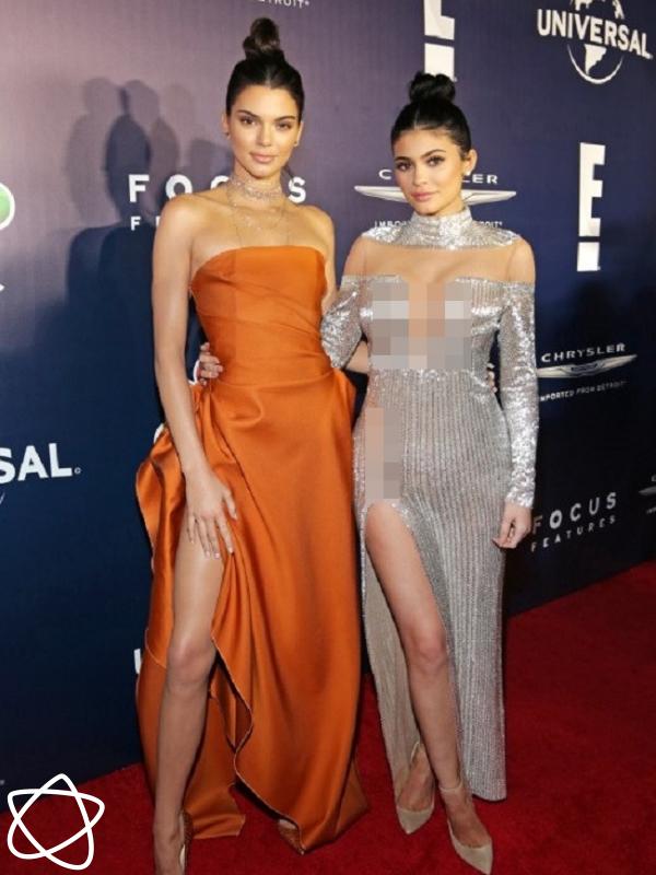Penampilan Kylie Jenner dan Kendall Jenner saat menghadiri Golden Globes 2017. (AFP/Bintang.com)