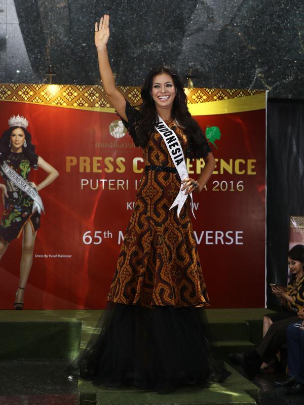 Salah satu gaun rancangan Ivan Gunawan, Rambu Solo, yang akan dikenakan Kezia Warow di Miss Universe 2016.