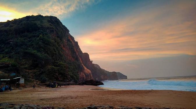 Pantai Sruni, Pacitan, Jawa Timur. (aminrahmadi/Instagram)