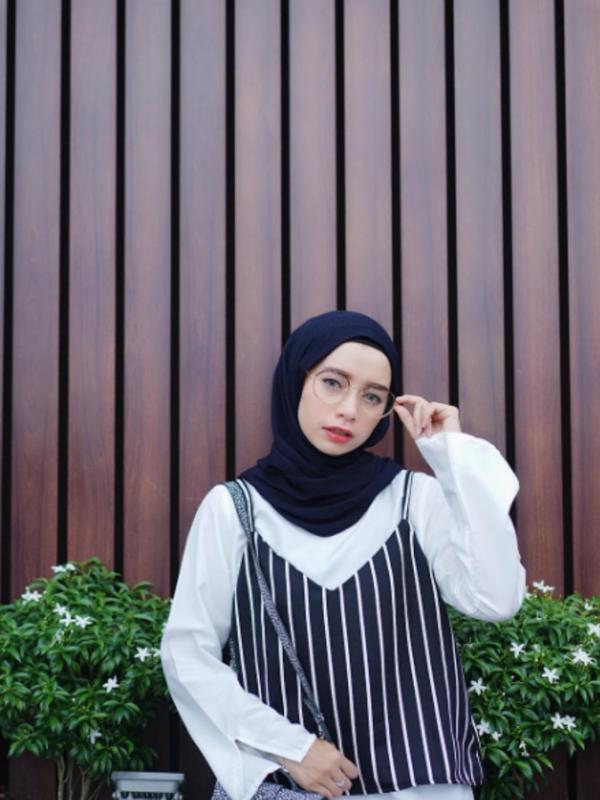 Sudah semakin banyak variasi dalam membuat hijab yang menarik. (via: Instagram/@joyagh)