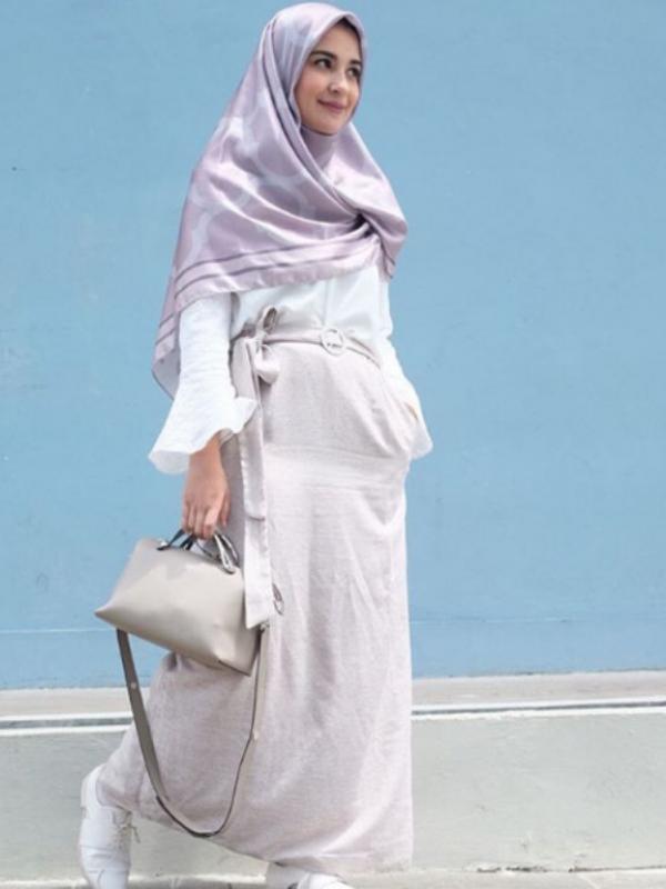 Sudah semakin banyak variasi dalam membuat hijab yang menarik. (via: Instagram/@shirensungkar)