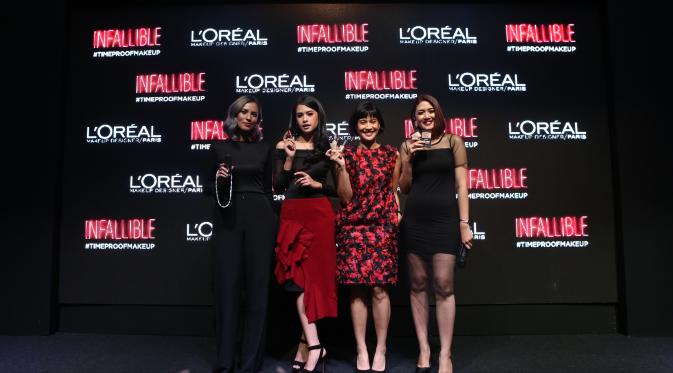 Dian Sastrowardoyo, Maudy Ayunda, Hellua Puspoyo, dan Antania Hanjani dalam acara peluncuran rangkaian produk L'Oreal Paris Infallible di Indonesia pada Selasa (10/1/2017).