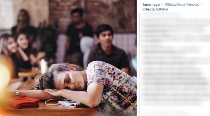 Luna Maya pulas tertidur di atas meja (Foto: Instagram)