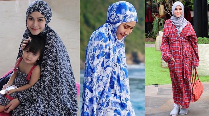 Gaya Zaskia Adya Mecca saat mengenakan mukena dan baju gamis. (foto: Instagram @zaskiadyamecca )