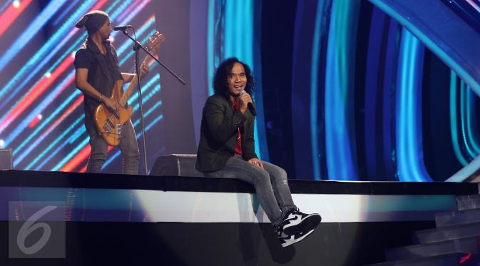 Kaka Slank saat Konser raya 22 Tahun Indosiar, Jakarta, Rabu (11/1). (Liputan6.com/Herman Zakharia)