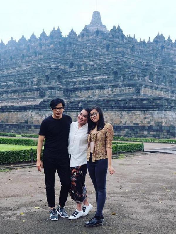 Armand Maulana, Dewi Gita dan putri mereka, Naja Dewi Maulana [foto: instagram/armandmaulana04]