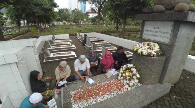 Memperingati Wafatnya M.H. Thamrin, komunitas Betawi Kita menggelar doa dan yasinan bersama.