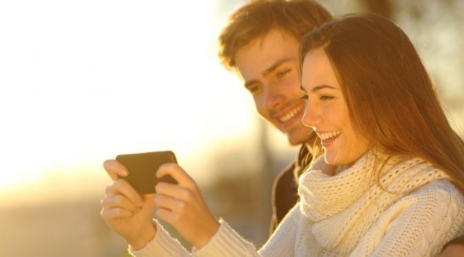 Kamu mungkin tidak menyangka ikut senang terhadap kabar baik dari pasangan akan memberi pengaruh baik bagi hubungan. (Foto: instamoz.com)