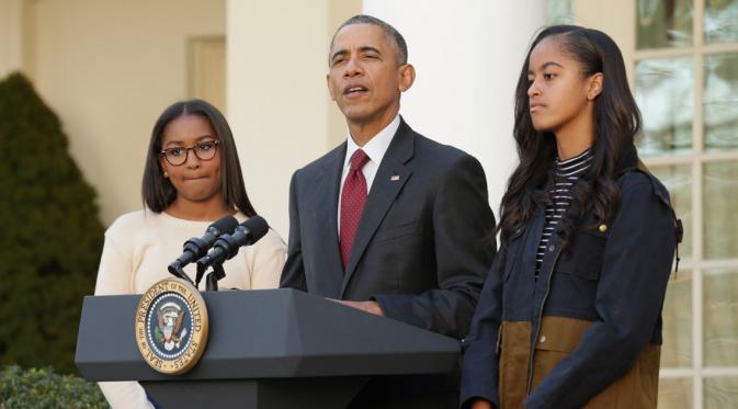 Obama, dua putri kesayangannya, Malia dan Sasha (Foto: NYMag)