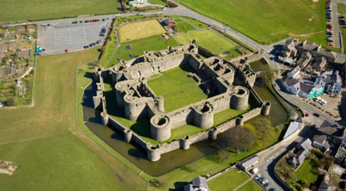 Kastil Beaumaris (cadw.wales.gov.uk)