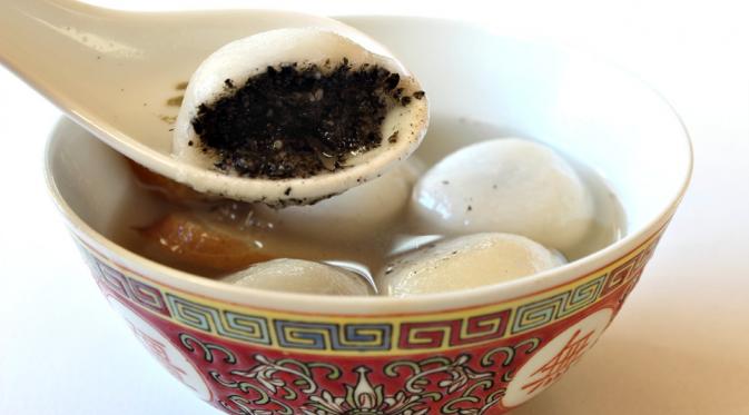 Tang Yuan, makanan tradisional yang harus ada saat malam perayaan Tahun Baru Imlek. Sumber: Kirbie's Cravings.