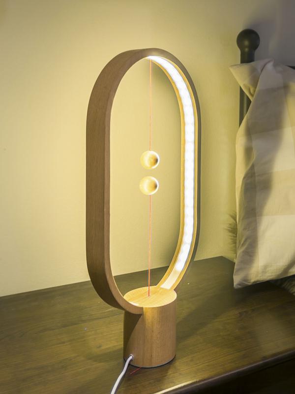 HENG Balance Lamp. (Via: boredpanda.com)