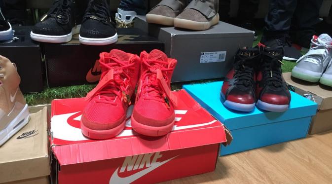 Sepatu kolaborasi Kanye West dan Nike menjadi sneakers termahal di Indonesia.