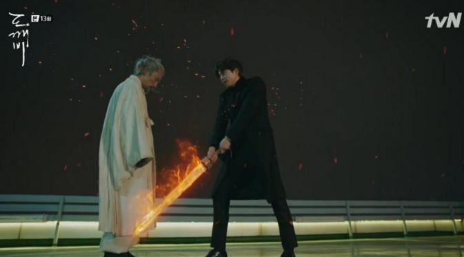Adegan Goblin yang membuat penonton gregetan, Kim Shin menebas penasihat yang kejam dengan pedangnya.