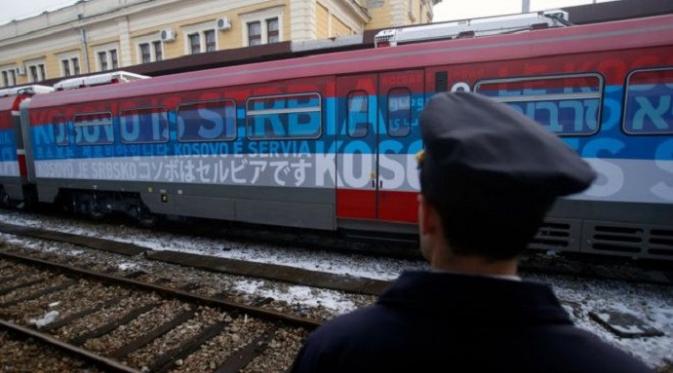 Slogan yang terdapat di kereta milik Serbia memicu eskalasi ketegangan dengan Kosovo (Associated Press)