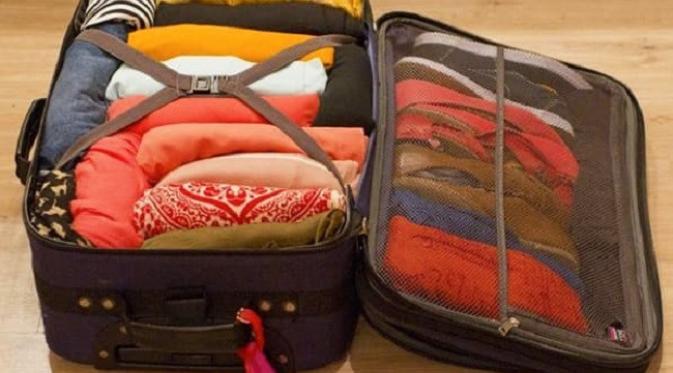  Gunakan koper Anda untuk menyimpan pakaian yang jarang dipakai (Foto: purewow.com)