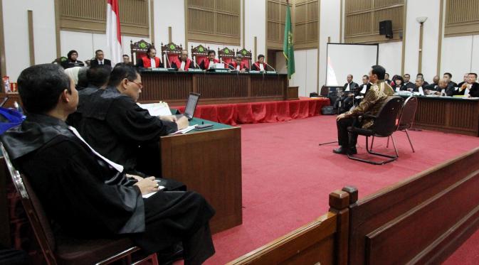 Suasana persidangan Lanjutan dugaan kasus penistaan agama yang dilakukan  Basuki T Purnama di Auditorium Kementan, Jakarta Selatan, Selasa (17/1). Sidang ke-6 ini juga mendengarkan 2 saksi penyidik dari Polres Bogor. (Liputan6.com/Resa Esnir/Pool)