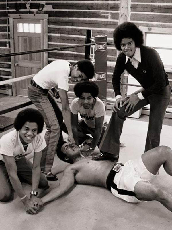 Muhammad Ali dan The Jackson. (Via: boredpanda.com)
