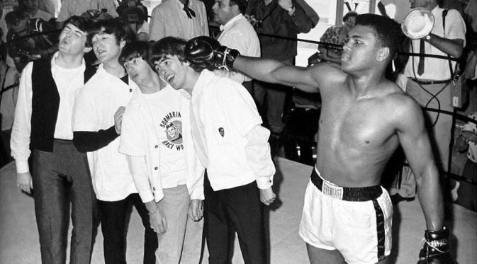 The Beatles dan Muhammad Ali. (Via: boredpanda.com)