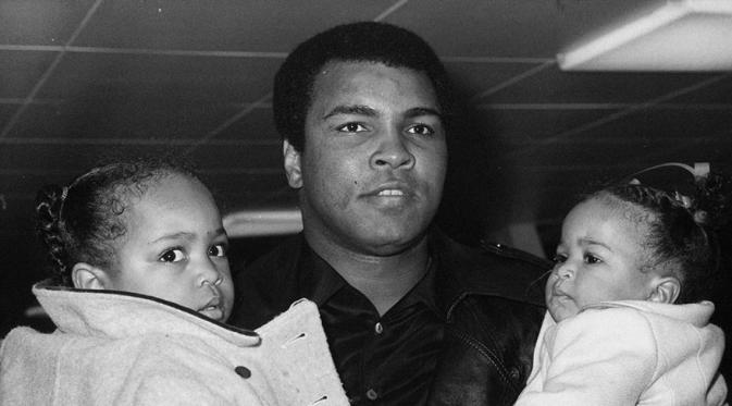 Muhammad Ali dan dua anaknya. (Via: boredpanda.com)