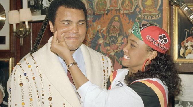Muhammad Ali dan anaknya, Maryum, saat dewasa. (Via: boredpanda.com)