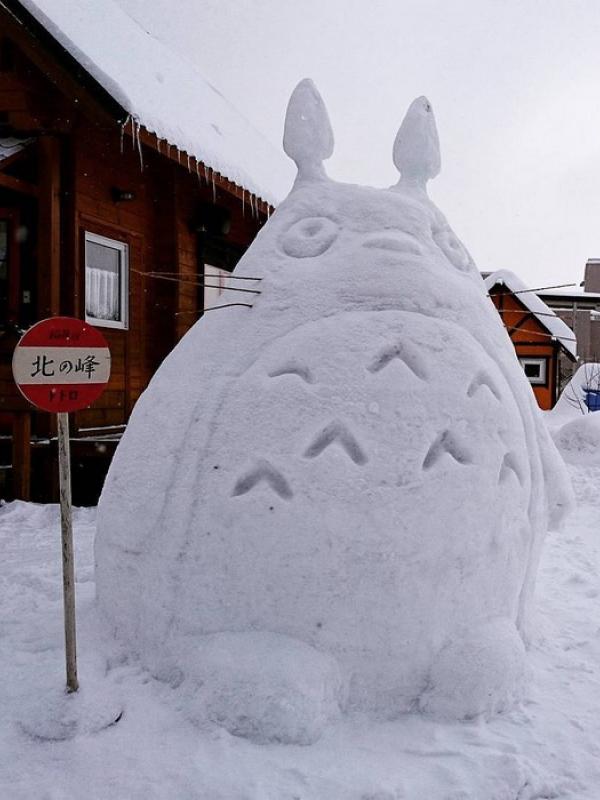 Totoro. (Via: boredpanda.com)