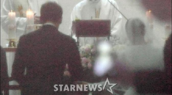 Rain dan Kim Tae Hee resmi menikah. (Foto: Star News)