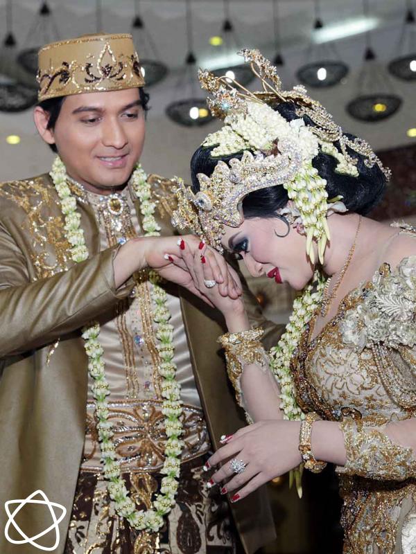 Pernikahan Lucky Hakim dan Tiara Dewi. (Deki Prayoga/Bintang.com)