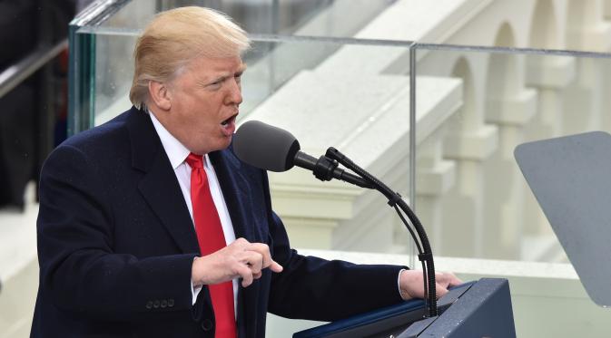 Donald Trump dalam pidato pertamanya sebagai Presiden AS mengatakan semua kebijakannya mulai hari ini akan selalu mengedepankan kepentingan warga Amerika, Washington DC, AS, Jumat (20/1). (AFP Photo)