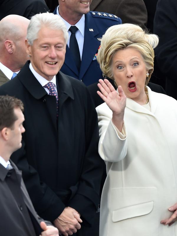 Hillary Clinton dan Bill Clinton saat pelantikan Donald Trump sebagai Presiden Amerika Serikat ke-45 (AFP/Bintang.com)