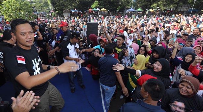Agus Harimurti Yudhoyono (AHY) senam bersama warga Cibubur di SOS Taruna, Lapangan Senam Kawasan Cibubur Junction, Jakarta Timur.