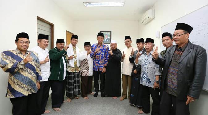 Agus Harimurti Yudhoyono (AHY) bersama pengurus wilayah Nahdlatul Ulama (PWNU) DKI Jakarta.