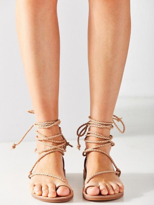 Macam model sandal gladiator. (via: lyst.com)