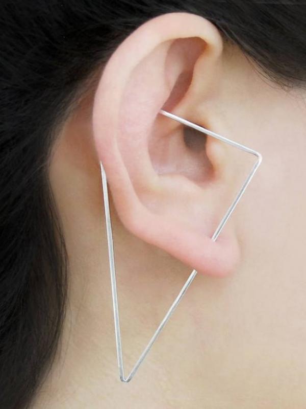 Selain menipu mata, anting geometris minimalis ini tampilkan ilusi menakjubkan. (via: Bored Panda)