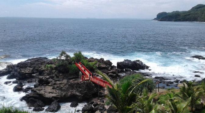 Pantai Menganti, Kebumen, Jawa Tengah. (siti_meissyaroh/Instagram)