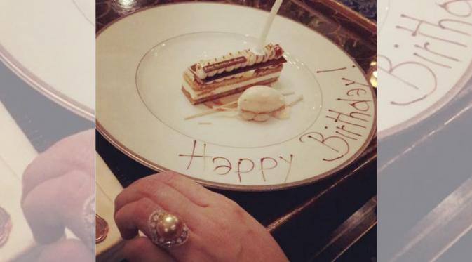Maia Estianty dapat hadiah cincin di hari ulang tahun (Foto: Instagram)