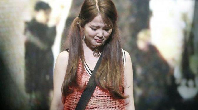 Idola K-Pop yang menangis saat menyanyikan lagu 2NE1 (Koreaboo)